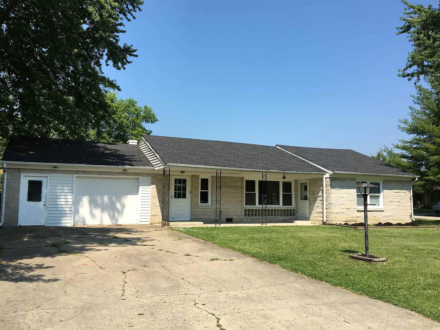 211 Shepherd Dr photo 1