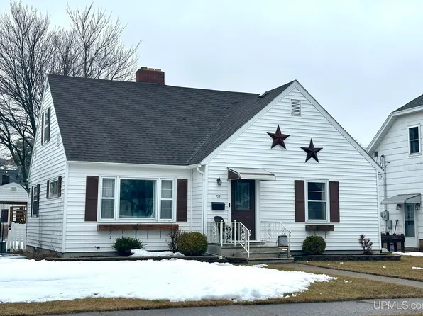 712 S 15th St, Escanaba, MI 49829