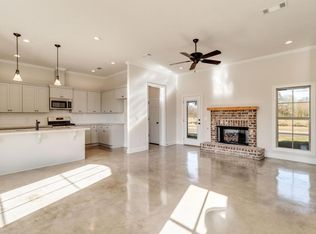 208 Cooper Ln, Canton, MS 39046