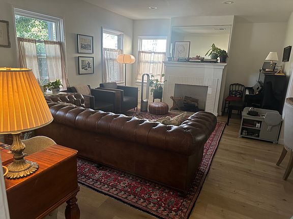 Kitchen, with gas oven, dishwasher, refrigerator