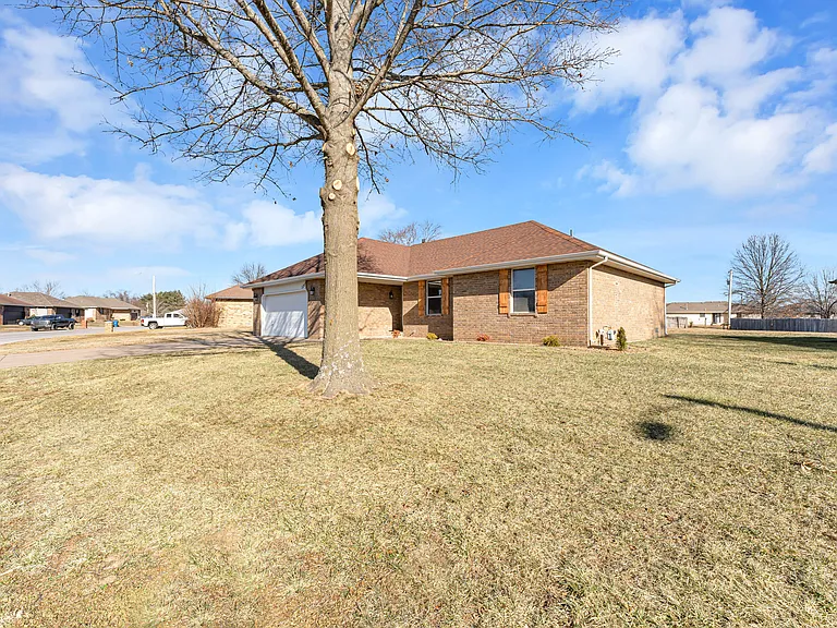 1209 W Butterfield Dr — Photo 4