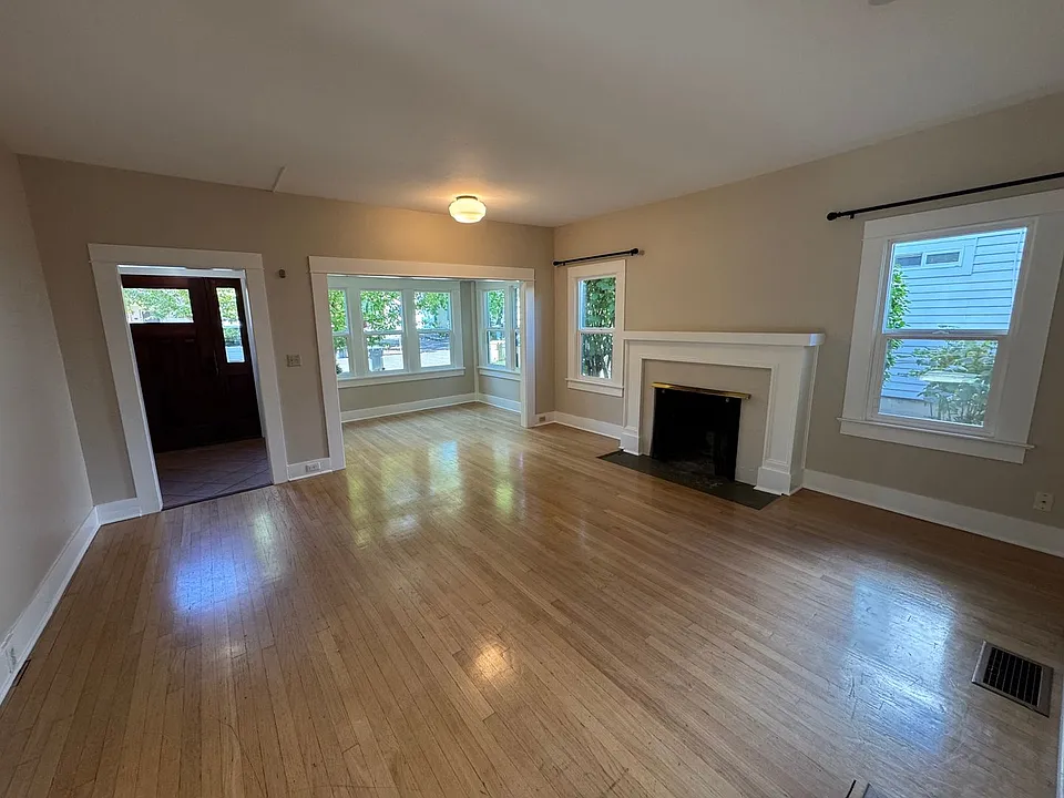 227 NW 7th St