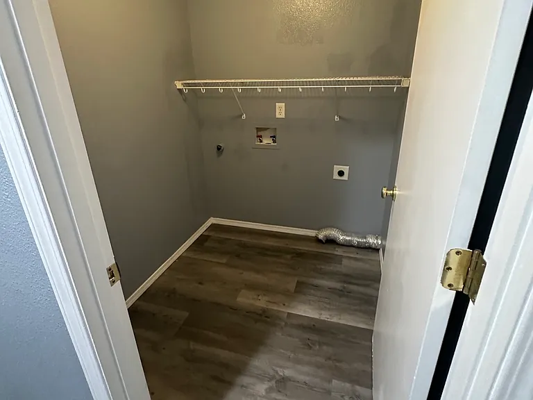 4502 Moline Ln — Photo 3
