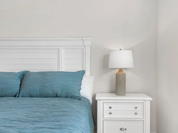 274 Indies Dr E, Naples, FL