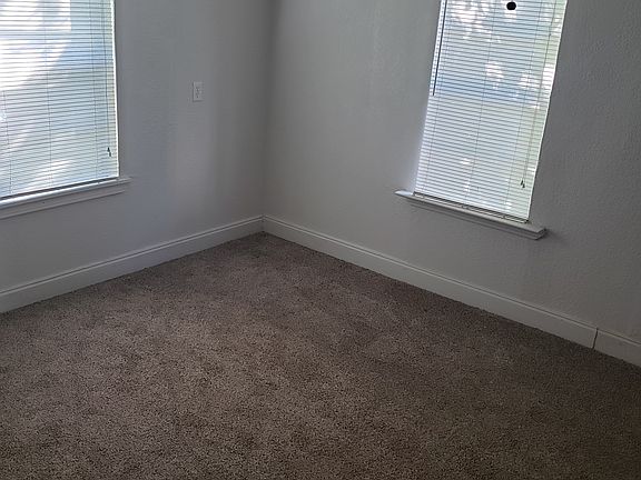 4th image of 716 W Avenue J