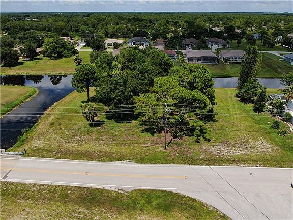 2nd image of 715 & 717 Rotonda Cir