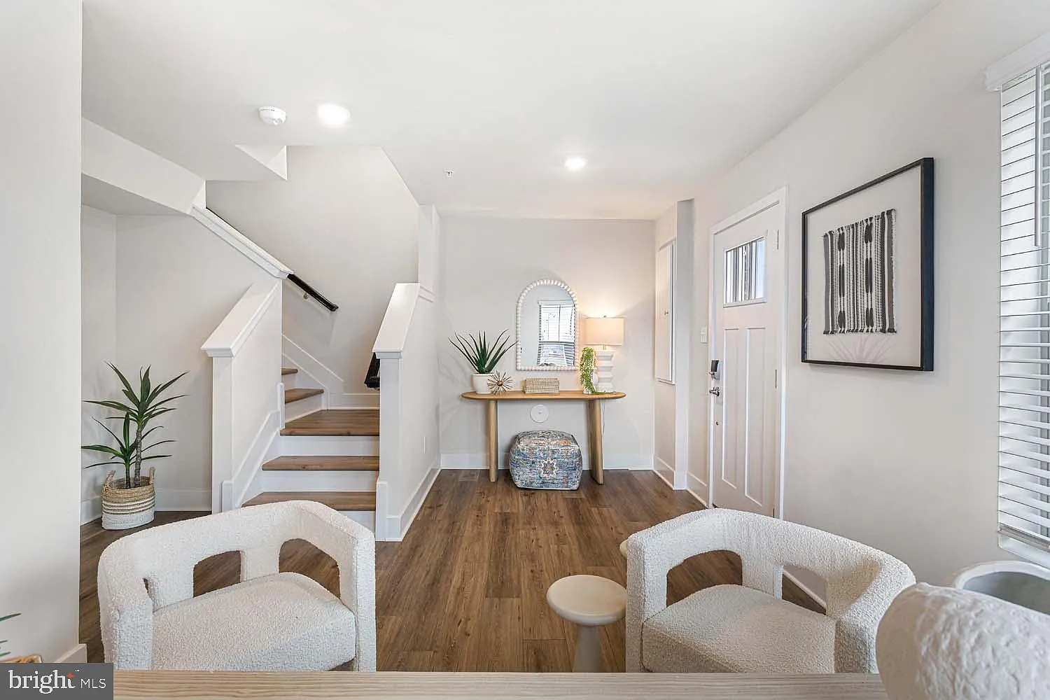 3 bed, 4.0 bath, 2100 sqft, $3,090 — Photo 4