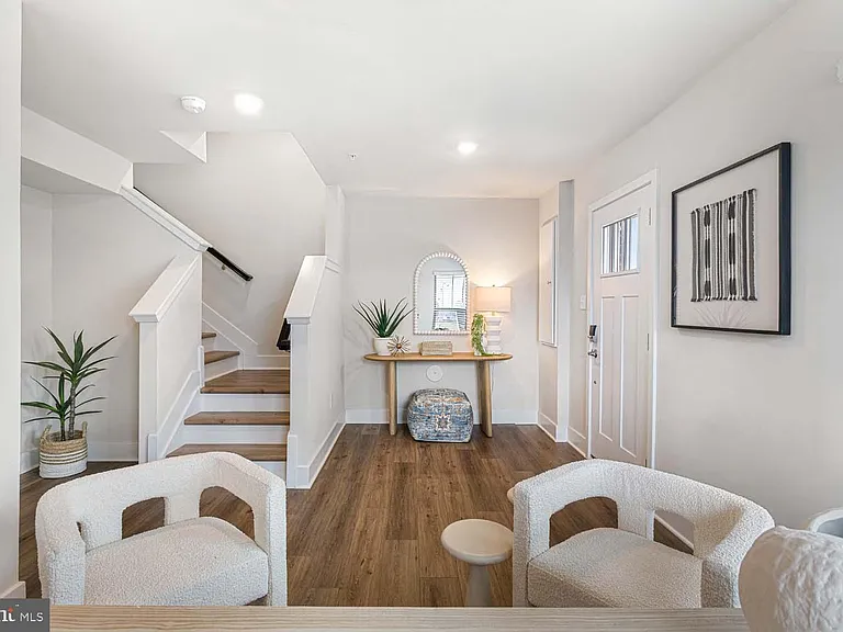 207 Matilda — Photo 4