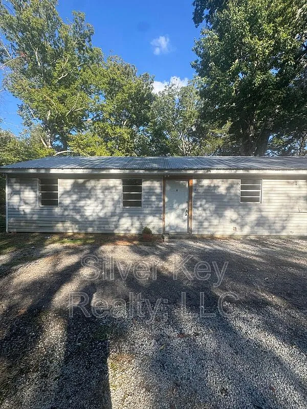 1 bed, 1.0 bath, $695 — Photo 1