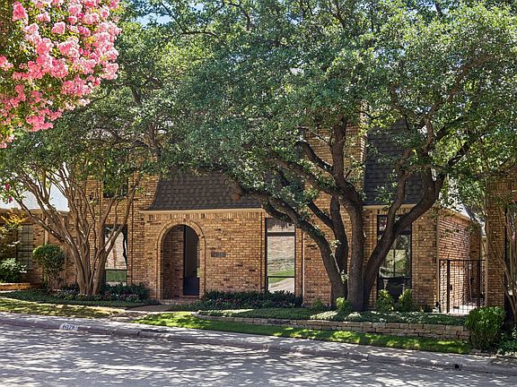 2nd image of 14128 Regency Pl