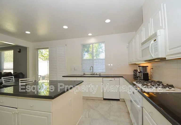 4510 El Corazon Ct — Photo 7