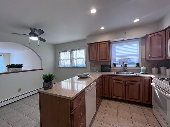 Maple Cabinetry cream finished appliances