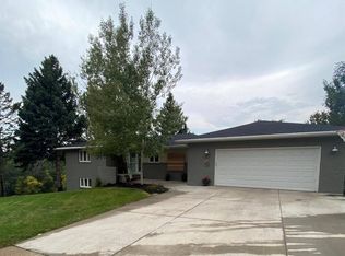 922 Parkview Dr, Bismarck, ND 58501