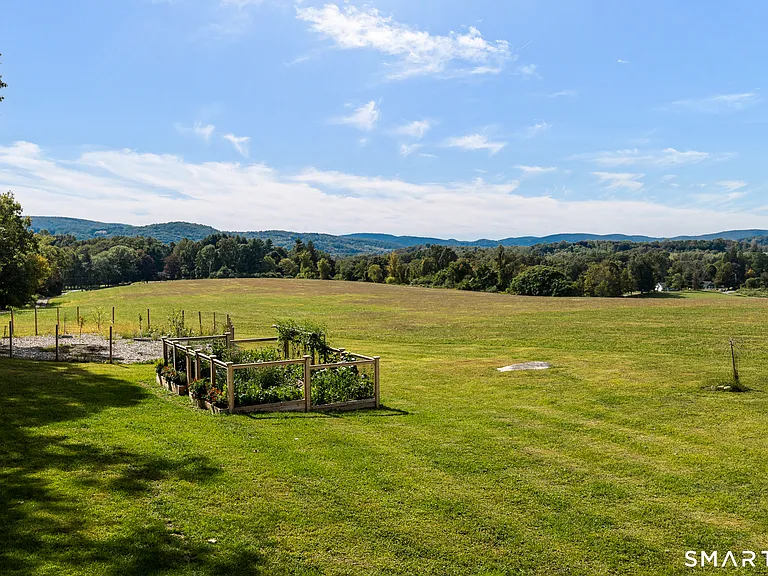 121 Quaker Hill Rd — Photo 36
