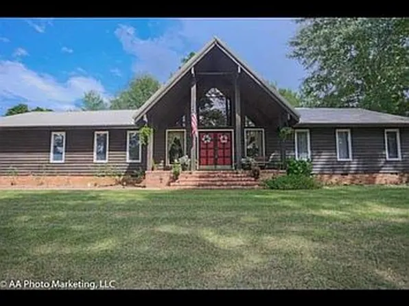 910 Pineridge Dr, Montezuma, GA 31063