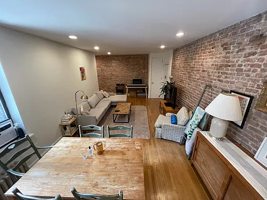 Rented by PMG Real Estate  | media 4