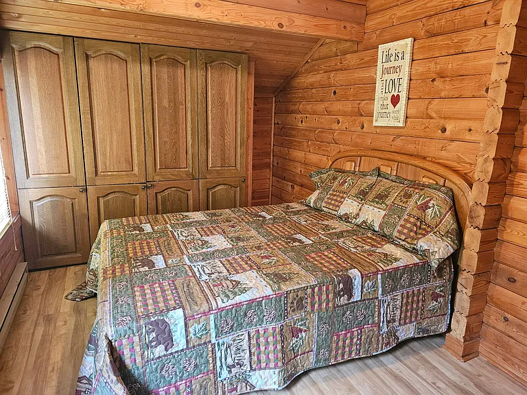 Upstairs Queen Bedroom