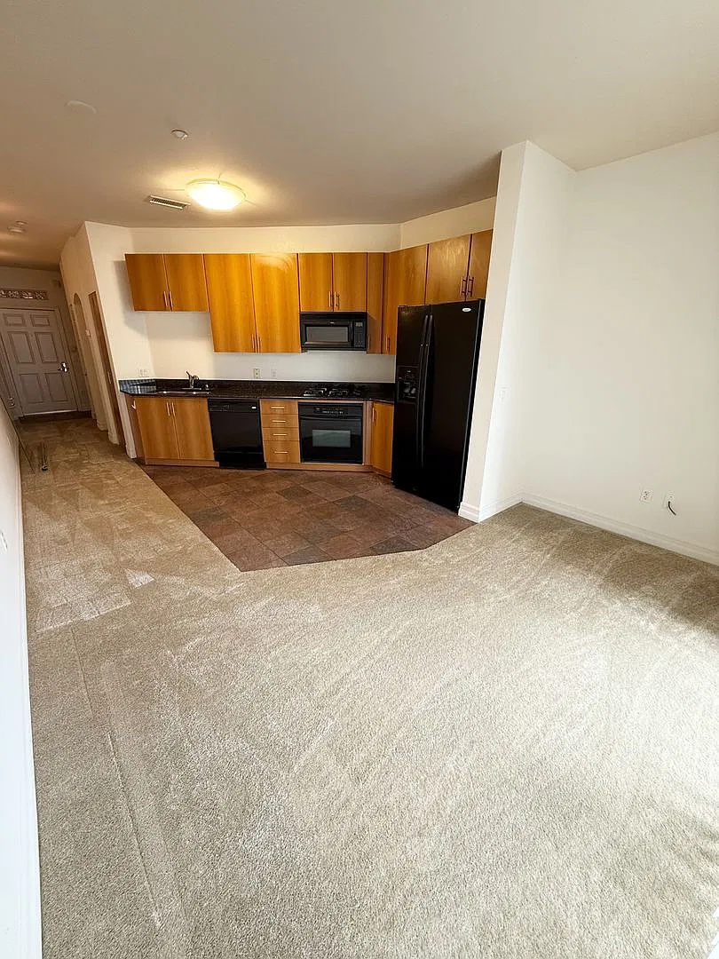 1 Bed/ 1 Bath Condo for Rent at Park Blvd. East! — Photo 4