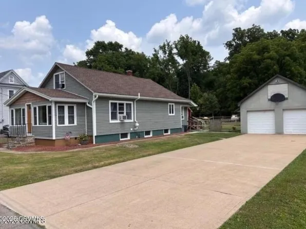 827 Mainville Dr, Bloomsburg, PA 17815