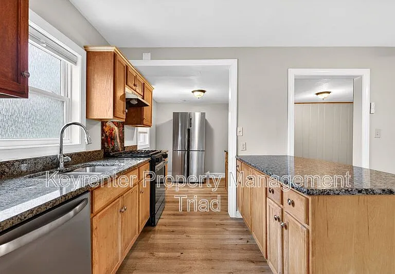 704 E Lexington Ave — Photo 18