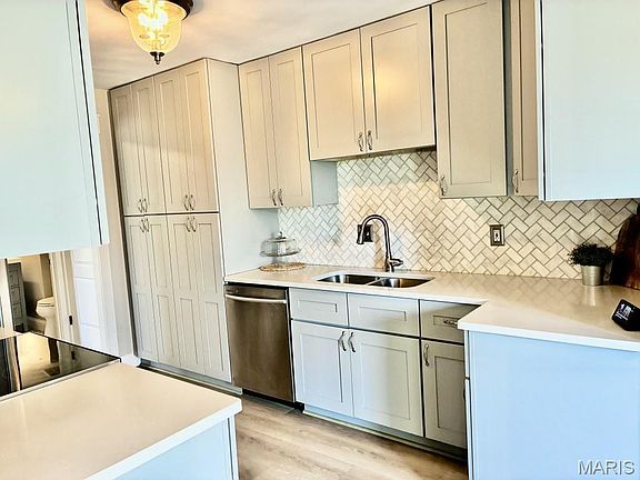 3rd image of 325 Fox Village Ct
