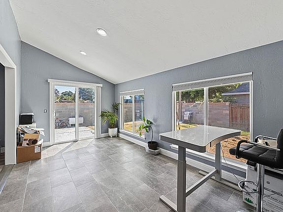 4th image of 2648 Paseo Dr