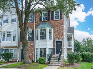 810 Sassafras Ct, Mahwah, NJ 07430