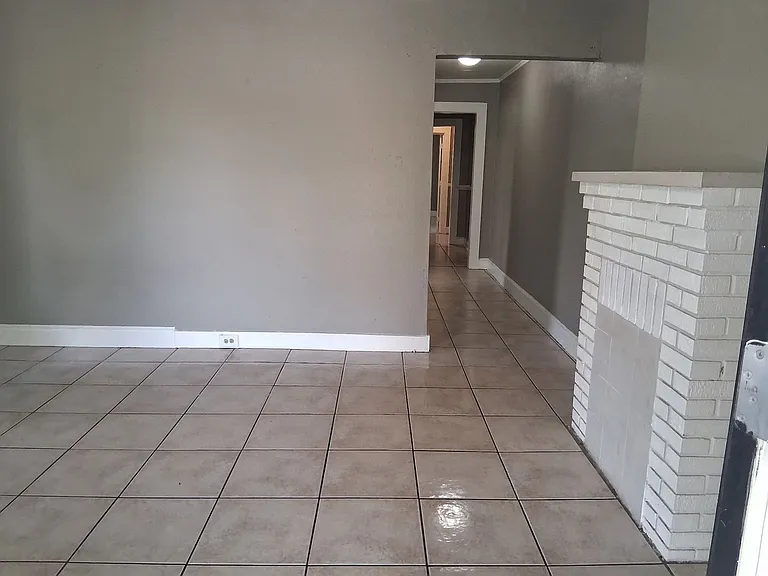 711 N Virginia Ave — Photo 2