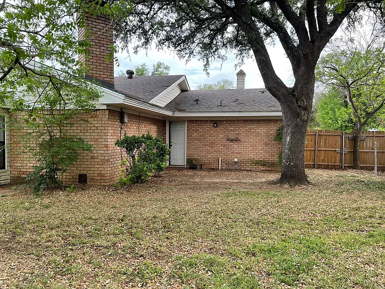 5025 Loch Lomond Dr — Photo 30