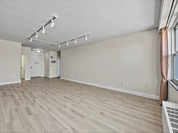 555 Kappock Street image 4 of 24