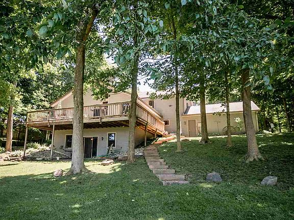 5th image of 1040 N Greenbriar Dr