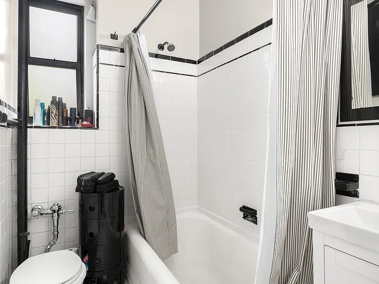 317 E 18th St #2E — Photo 5