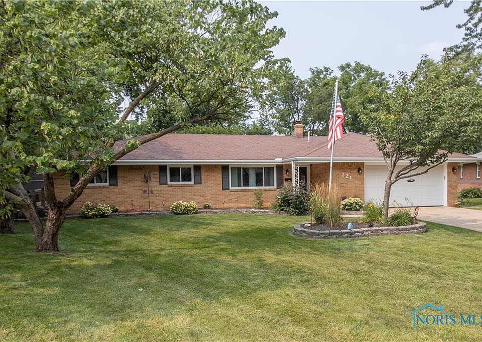 1st image of 221 Margaret Pl