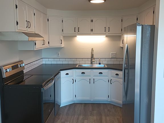 3rd image of 17 E Chestnut St #2