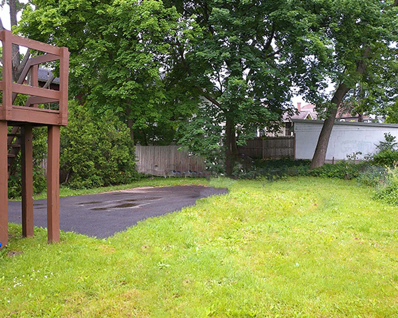 209 Harvard Pl Apt 1 - Available 8/1/27 - Bright And Spacious One Block From Eateries And Shops — Photo 4