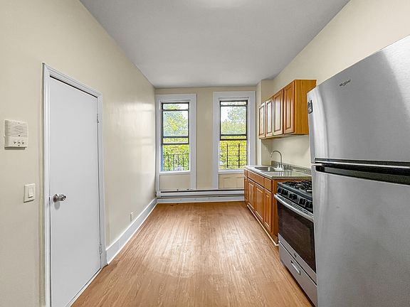 4th image of 533 Marcy Ave #3F