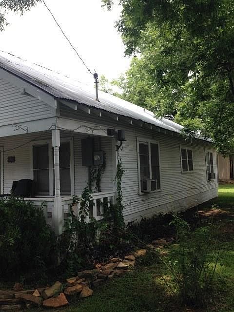 1st image of 205 N Avenue F