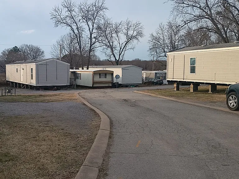 1403 E Downing St — Photo 2