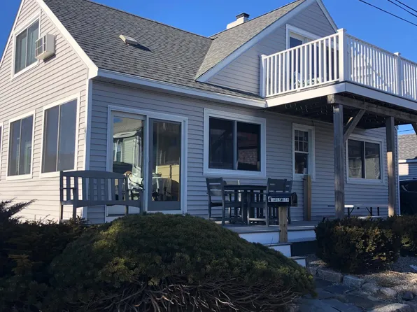 4 Carll Smith St, Old Orchard Beach, ME 04064