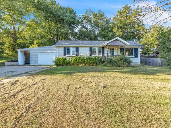 811 E Etowah Rd, Noble, OK 73068