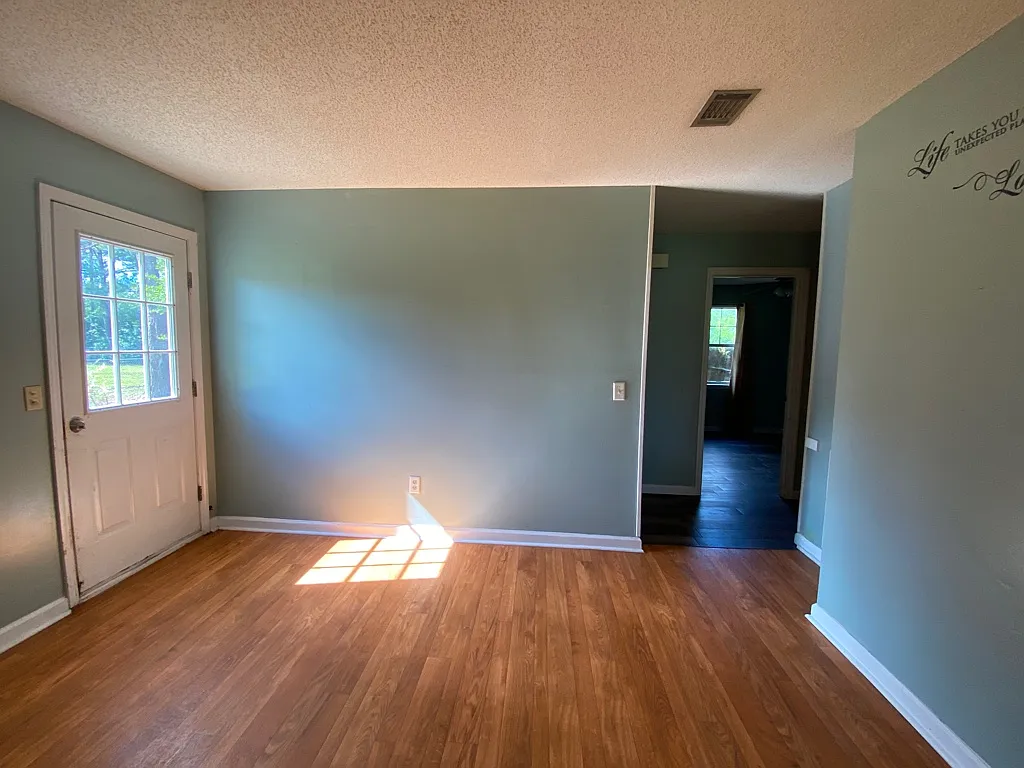 4 bed, 2.0 bath, 1361 sqft, $1,495 — Photo 3