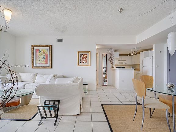 5th image of 185 SE 14th Ter APT 2704