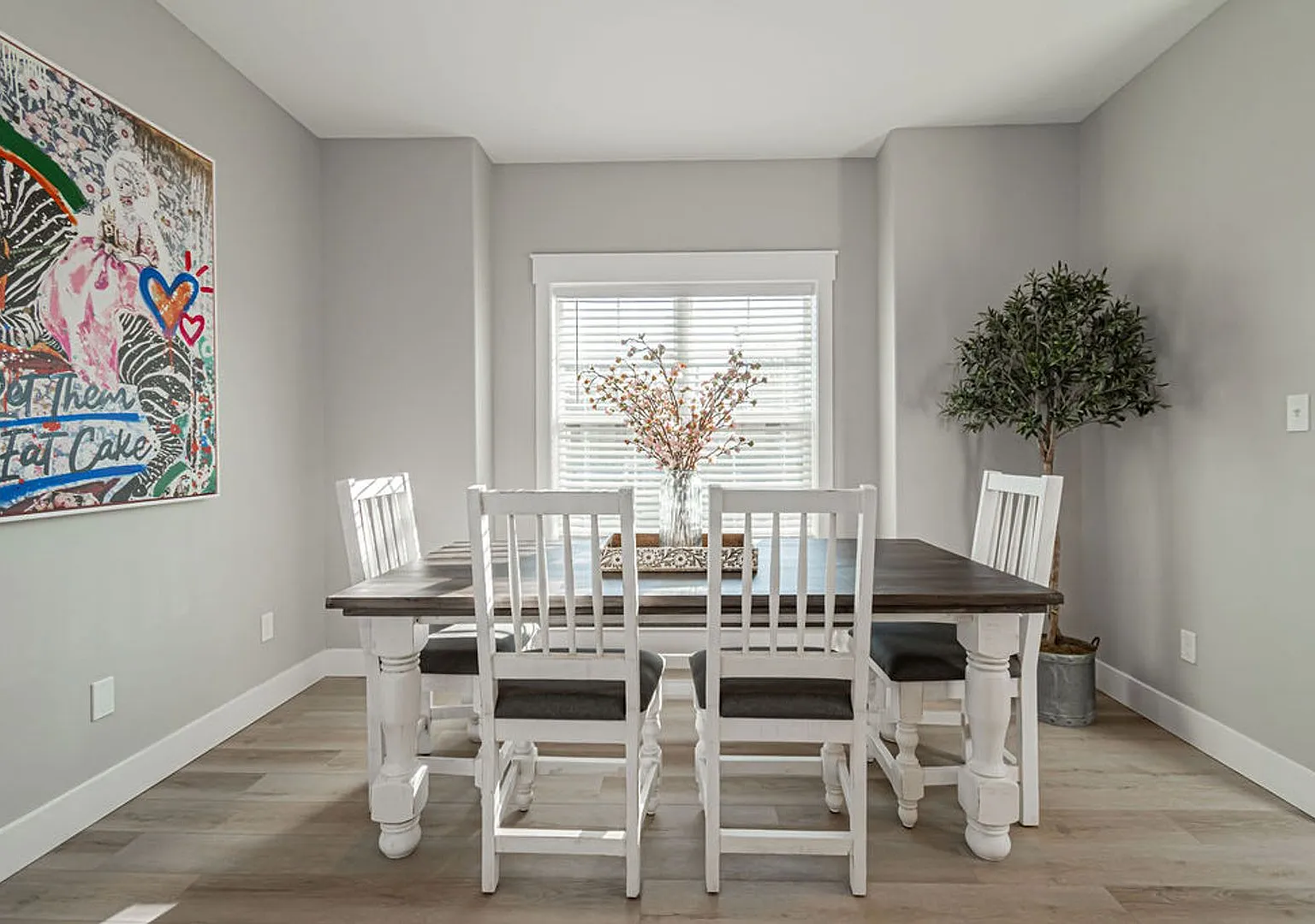 Fully Furnished Townhome Utilities & WiFi Included! — Photo 4