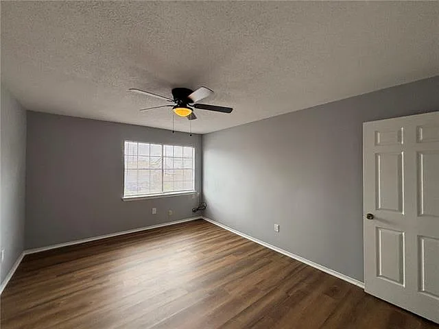 841 Fairfax Dr — Photo 9