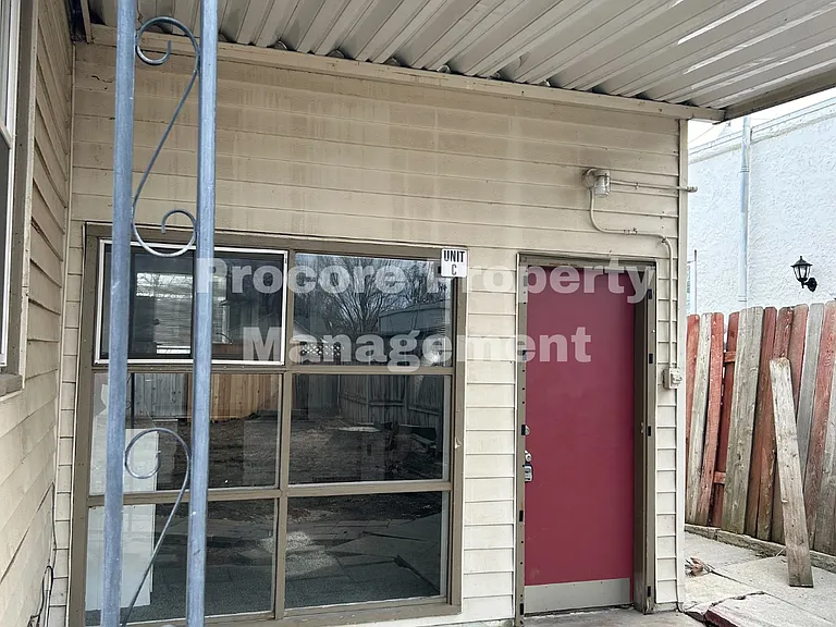 303 S Ivy St — Photo 3