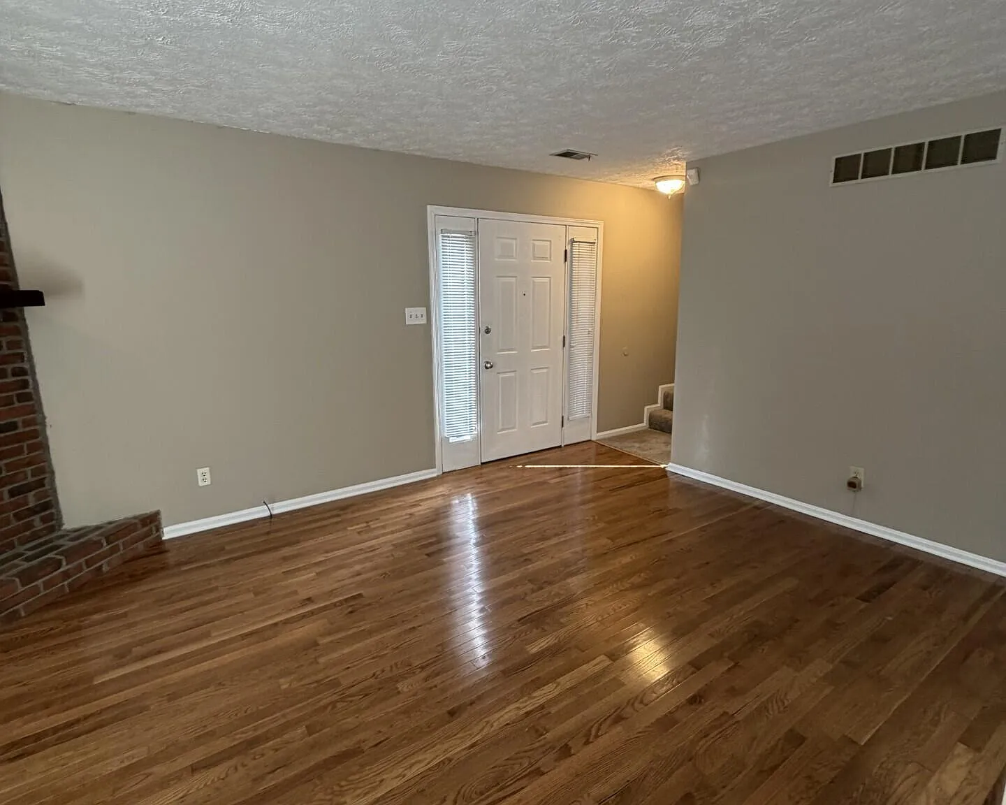 2 bed, 1.5 bath, 850 sqft, $1,300 — Photo 4