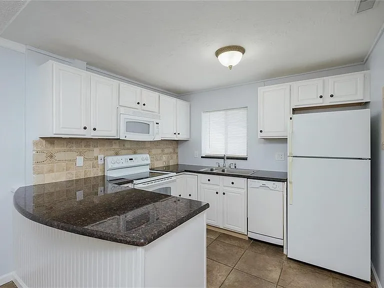 2608 Hidden Lake Dr N #C — Photo 7