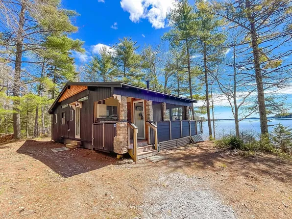 251 Harris Dr, Lunenburg, NS B0J 2E0