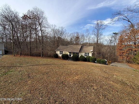 2nd image of 3843 Parkhurst Dr