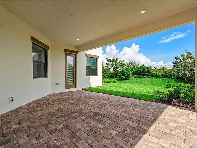 12135 E Baypoint Cir — Photo 1